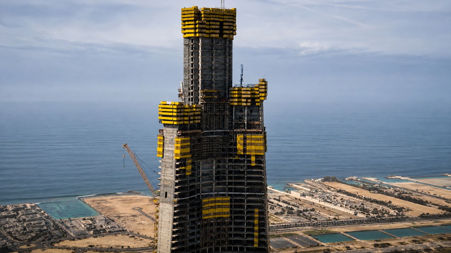 La Jeddah Tower supera las cien plantas y sigue su camino hacia el título de rascacielos más alto del mundo