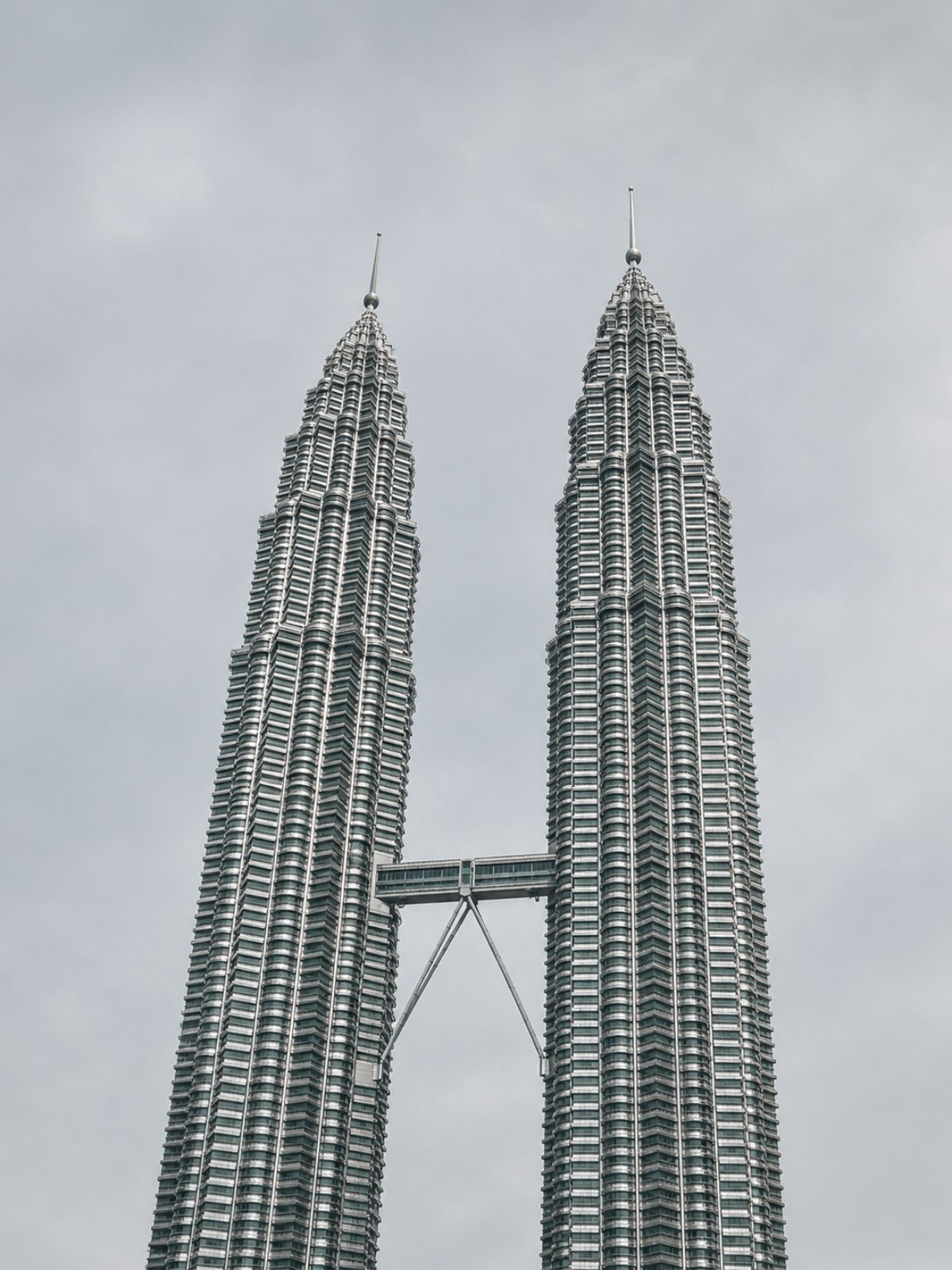Torres Petronas evo record low res