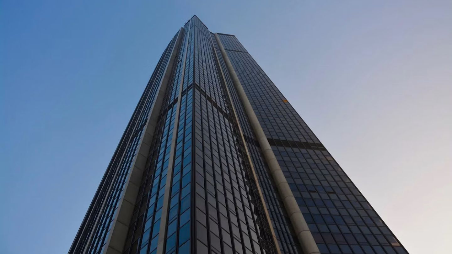 Detalle de la fachada de la Torre Montparnasse de París - RDM