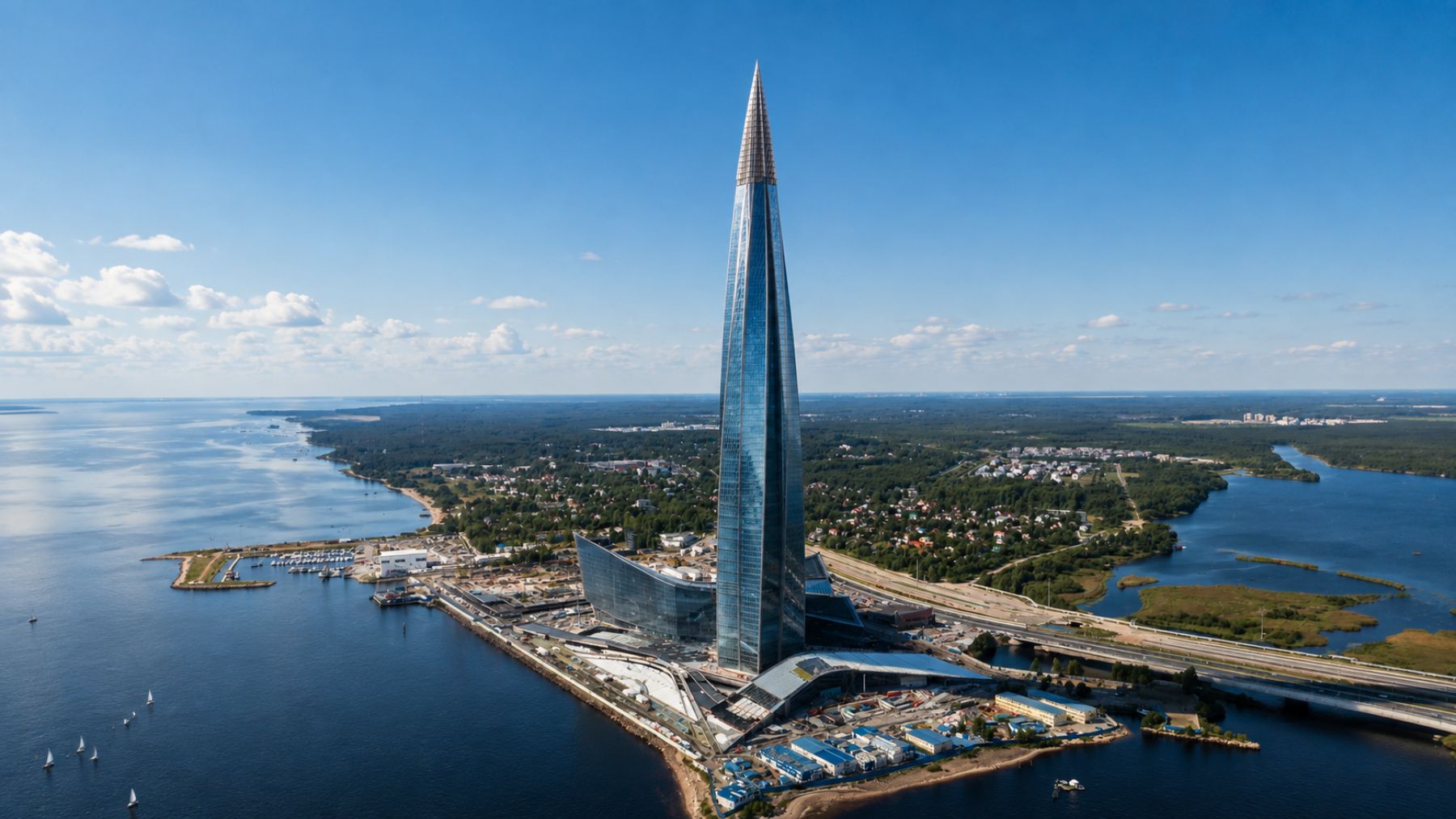 El Lakhta Center tiene 462 metros de altura - RDM