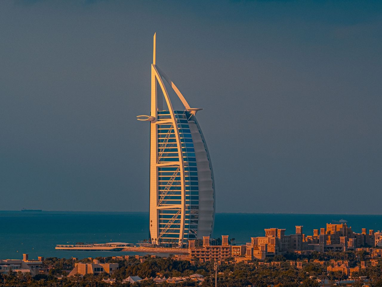 La siluetaa del Burj Al Arab con forma de vela - RDM